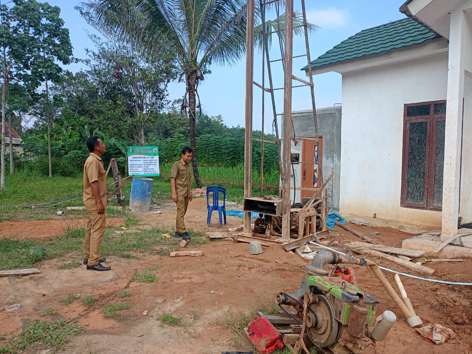 Pekon Kutawaringin Tengah Pringsewu Bangun Sumur Bor dan WC Posyandu