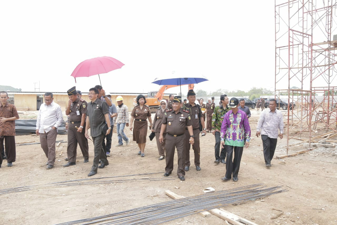 Rombongan Korps Adhyaksa Tinjau Pembangunan Gedung Kejari Pringsewu