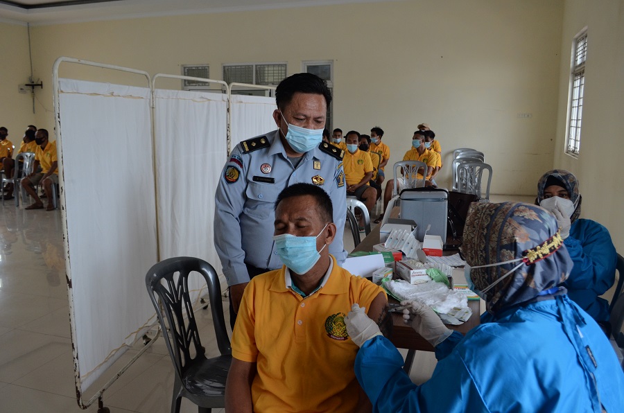 Vaksinasi Gelombang III, Tahap I bagi Warga Binaan di Rutan Bandar Lampung.