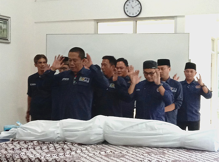 Anggota PWI Pesawaran Gelar Shalat Jenazah Bareng