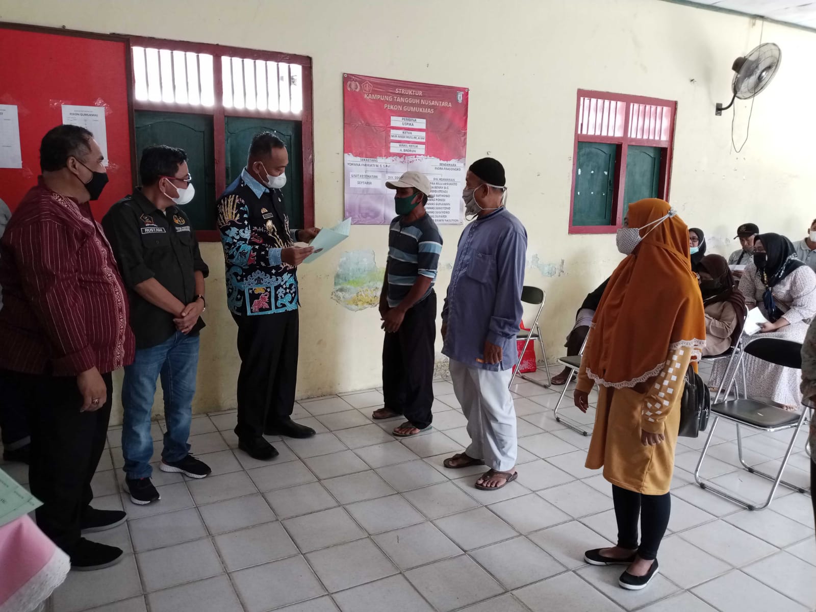 Warga Gumukmas & Gumukrejo Terima Sertipikat Tanah