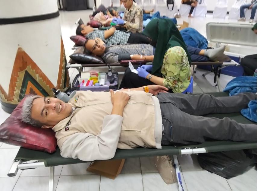 Peringati Hari Buruh, Kolaborasi Holding PTPN III dan SPBUN Gelar Aksi Sosial