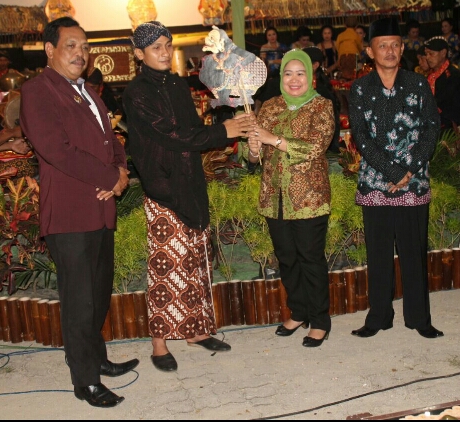 Gelar Wayang Kulit, MPR.RI Sosialisasi Empat Pilar Di Pringsewu.