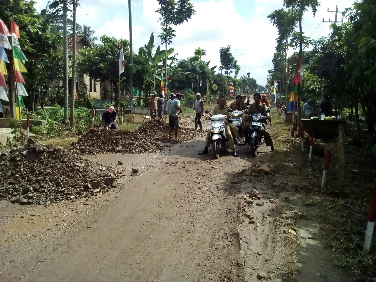 Heru Efendi Harapkan Gotong Royong Jadi Kewajiban Warga Tunggul Pawenang