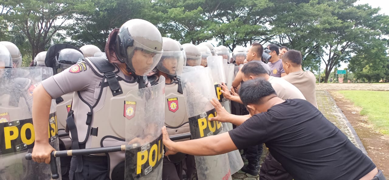 Jelang Pilkakon Serentak, Polres Tanggamus Tingkatkan Kemampun Dalmas