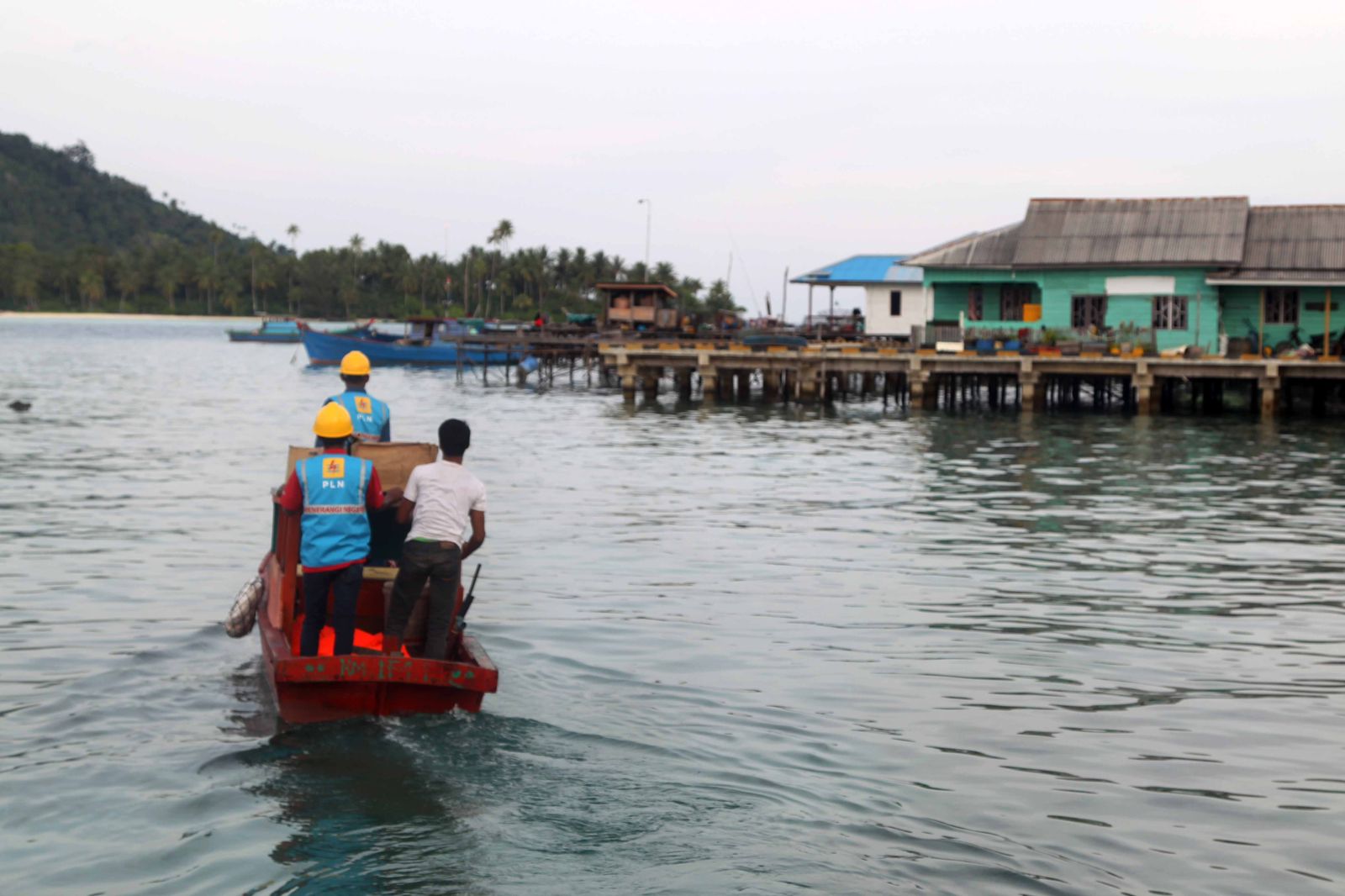 Hari Listrik Nasional ke-76: PLN Terangi 75.278 Desa di Penjuru Negeri, Memutar Roda Ekonomi.