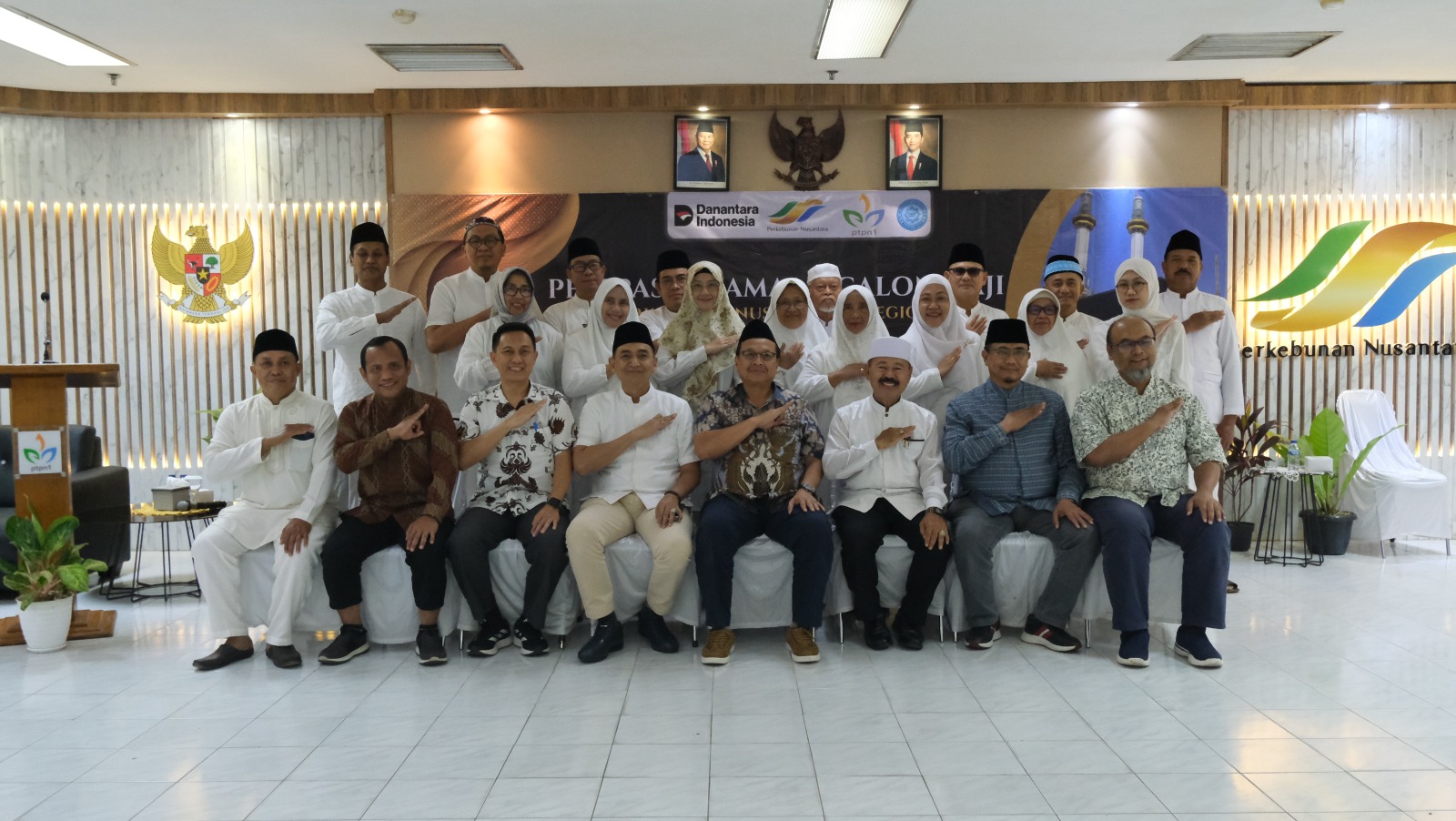 PTPN I Reg.7 Lepas Karyawan Calon Haji