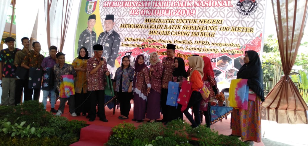 Pringsewu Peringati Hari Batik Nasional Dan  Launching Penggunaan  Thumbler.