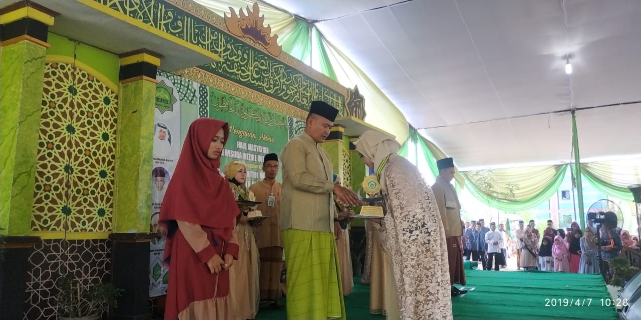 WABUP PRINGSEWU HADIRI WISUDA HIFZHIL QUR'AN SANTRI PONPES BAITUL QU'RAN & AL-HUSNA