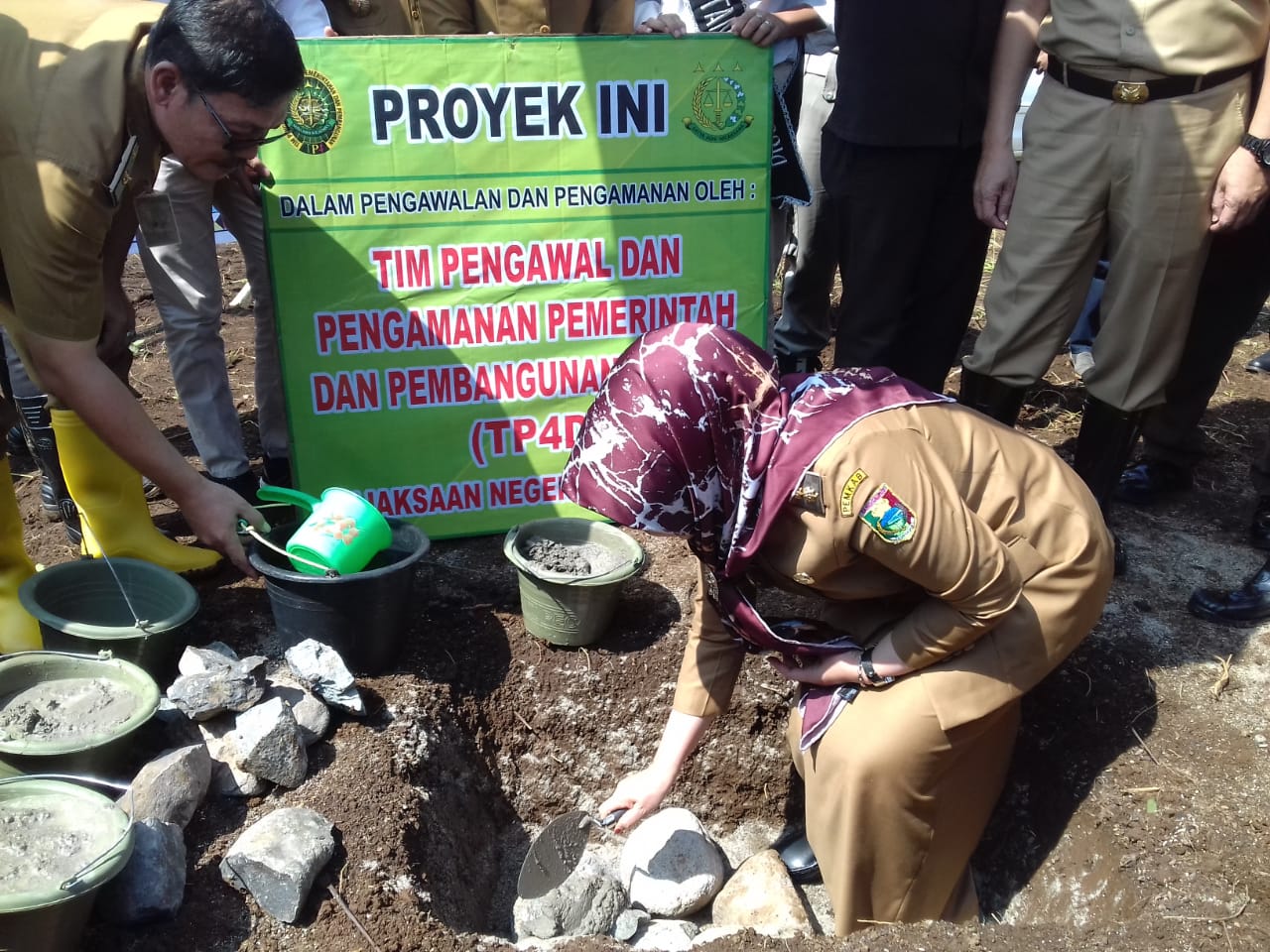 Peletakan Batu Pertama Pembangunan GOR Waysom.