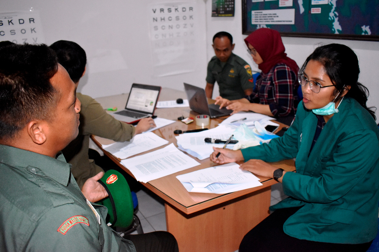 Mahasiswi Fakutas Kedokteran Umum UNILA  Penelitian di Korem 043/Gatam