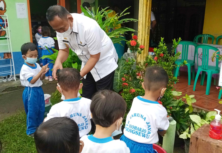 Kunjungi TK Taruna Jaya, Wabup Pringsewu Galakkan Gerakan Makan Telur