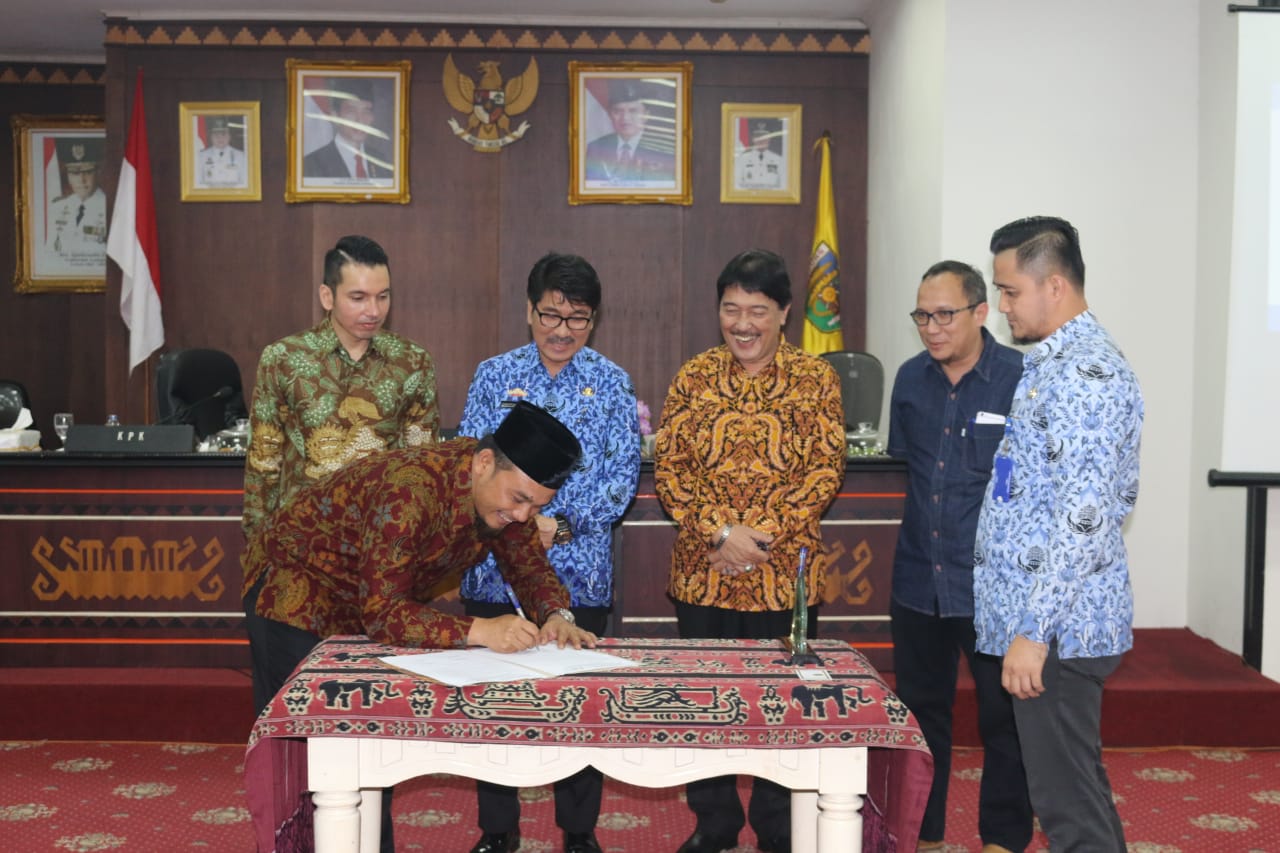 Pemprov Lampung Bersama Kadin dan Akademisi KAD Tandatangani MoU Cegah Korupsi