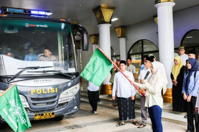 Bupati Nanda Lepas Peserta Lomba Muktamad RMI Pesawaran