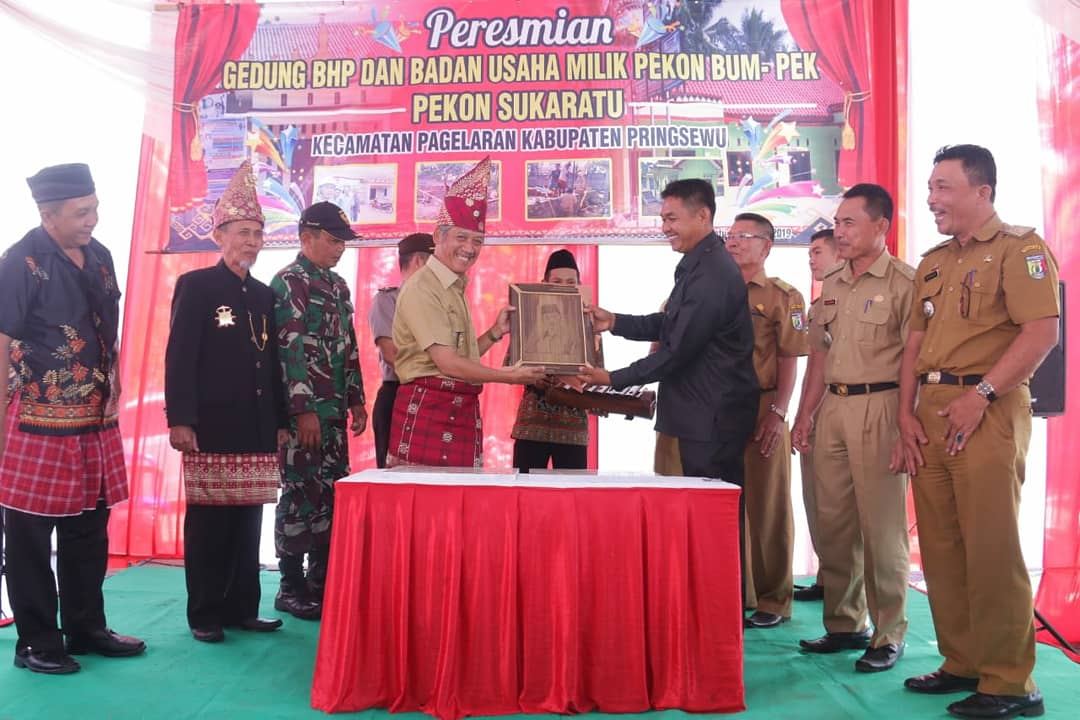 Bupati Pringsewu Resmikan Gedung BHP & BUMPekon Sukaratu.