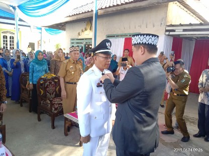 Dendi Ramadhona Lantik Kades Pekondoh
