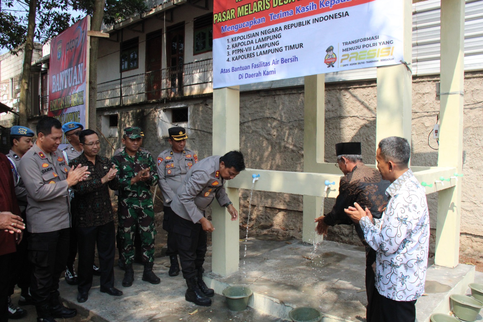 PTPN VII-Polda Lampung Serahkan Bantuan Fasilitas Air Bersih di Desa Negeri Jemanten