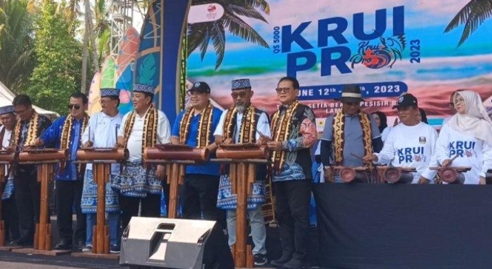 Gubernur Lampung Buka WSL QS 5000 Krui Pro 2023
