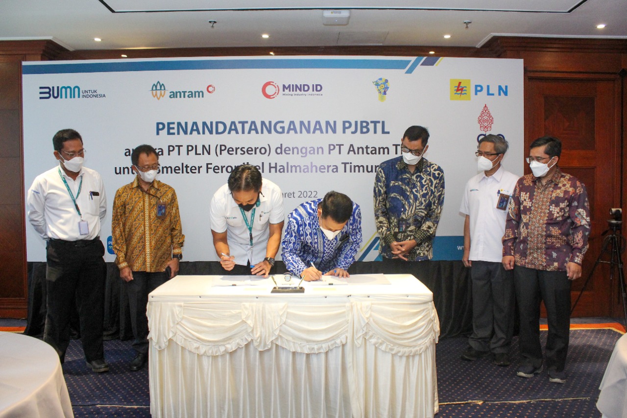 Teken PJBTL, PLN Siap Pasok Listrik 80 MVA ke Smelter Antam di Halmahera Timur.