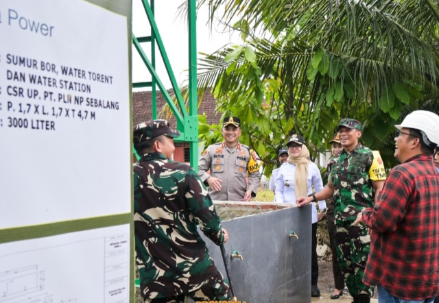 Waaster Panglima TNI Bersama Bupati Nanda Wasev TMMD Ke-127 Kodim 0421/LS