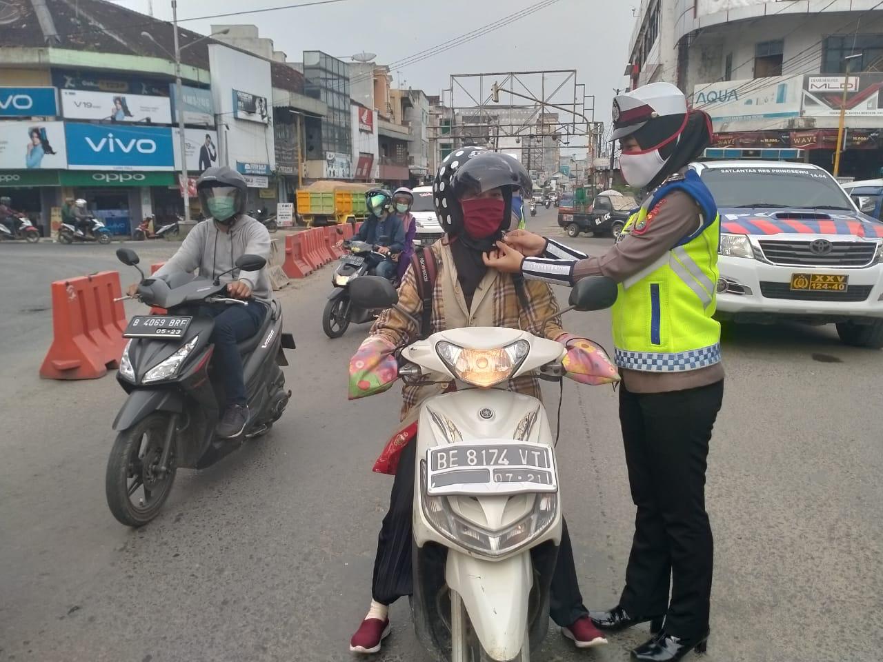 Jelang Operasi Patuh 2020, Polres Pringsewu Sosialisasi Di Jalan Protokol.