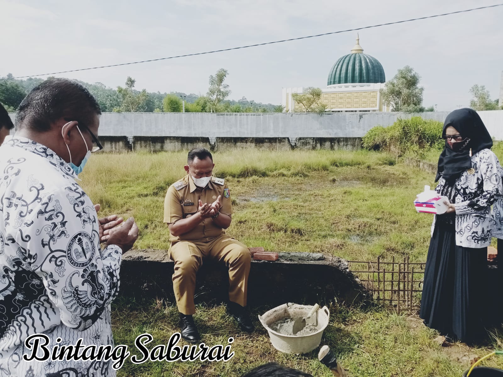 Wabup Pringsewu Letakkan Batu Pertama Pembangunan Aula PGRI