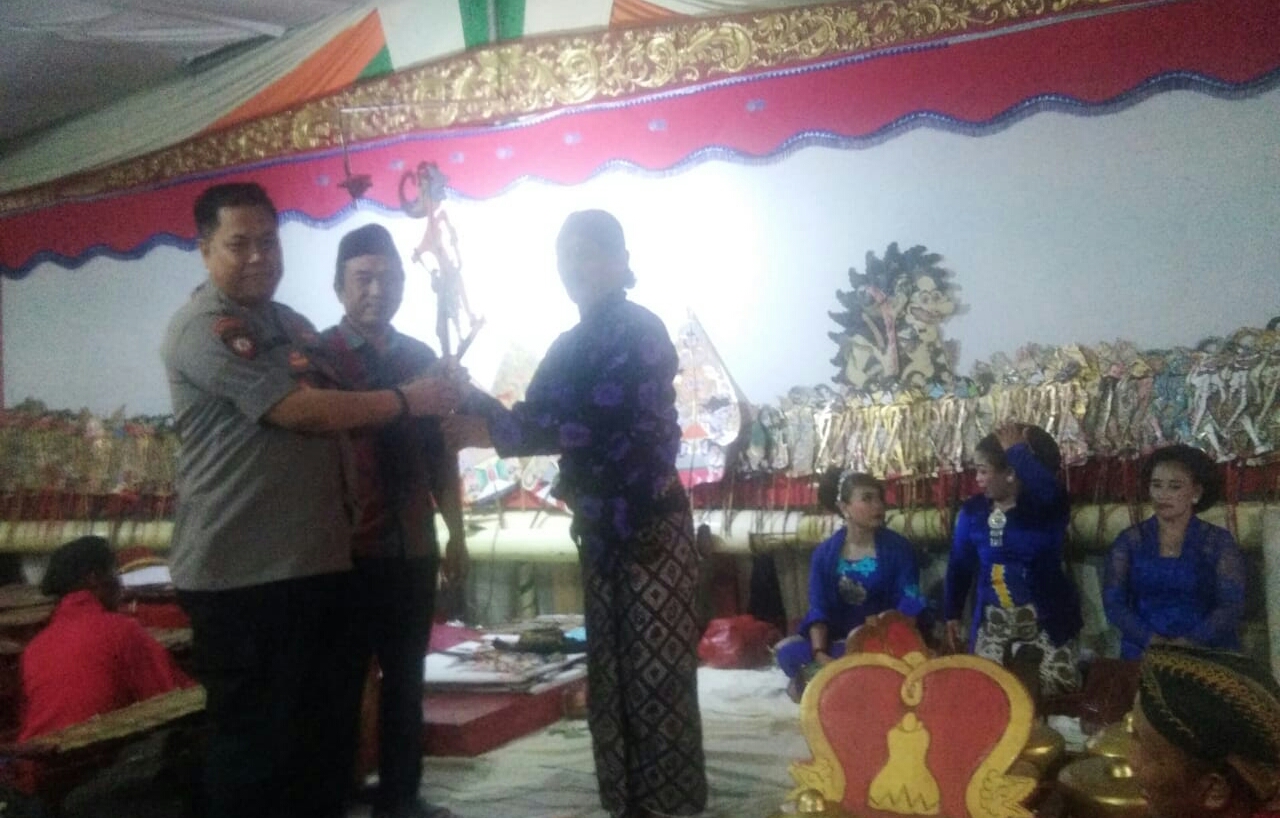 Kapolsekta Pringsewu : Kegiatan Suroan Pekon Margadadi Ajang Pererat Silahturahmi