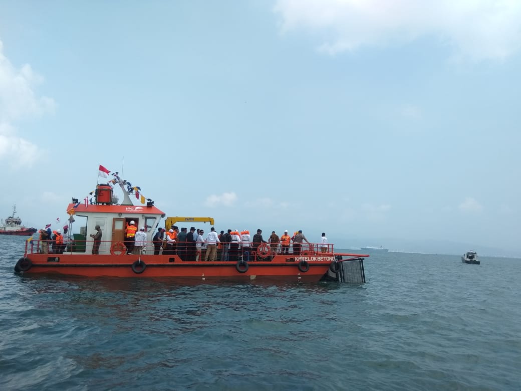 Canangkan Laut Bersih, Gubernur Launching Kapal Pembersih Sampah.