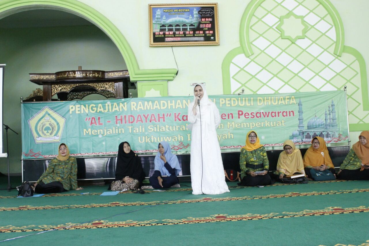 Al Hidayah Santuni kaum Dhuafa dan Anak Yatim