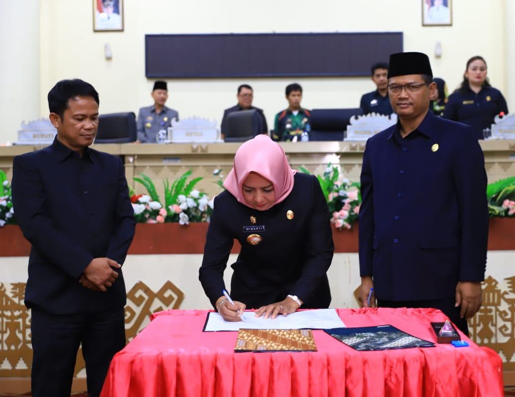 DPRD Tulangbawang Mengesahkan APBD-P Tahun 2019.