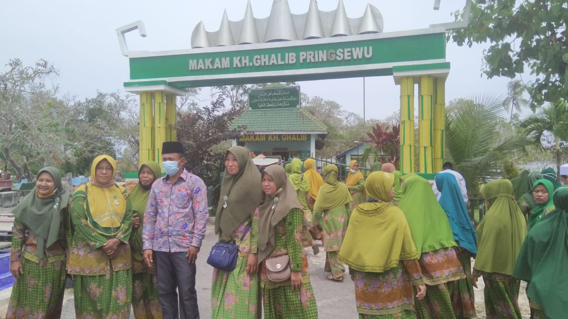 Wisata Religi Makam KH. Ghalib Pringsewu  Ramai Pengunjung.