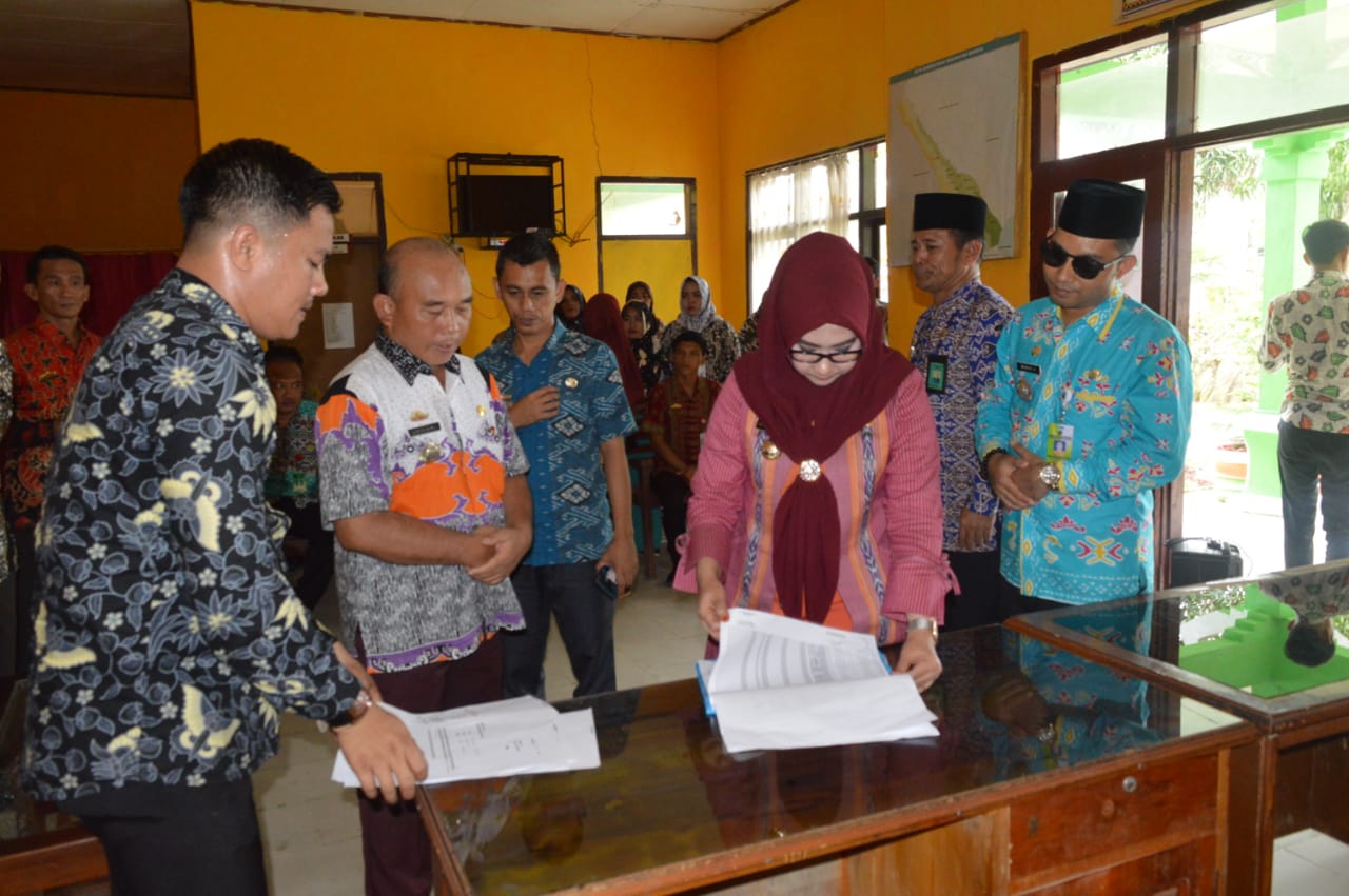 Bunda Dewi Gelar Sidak Puskesmas dan Kantor Camat Semaka