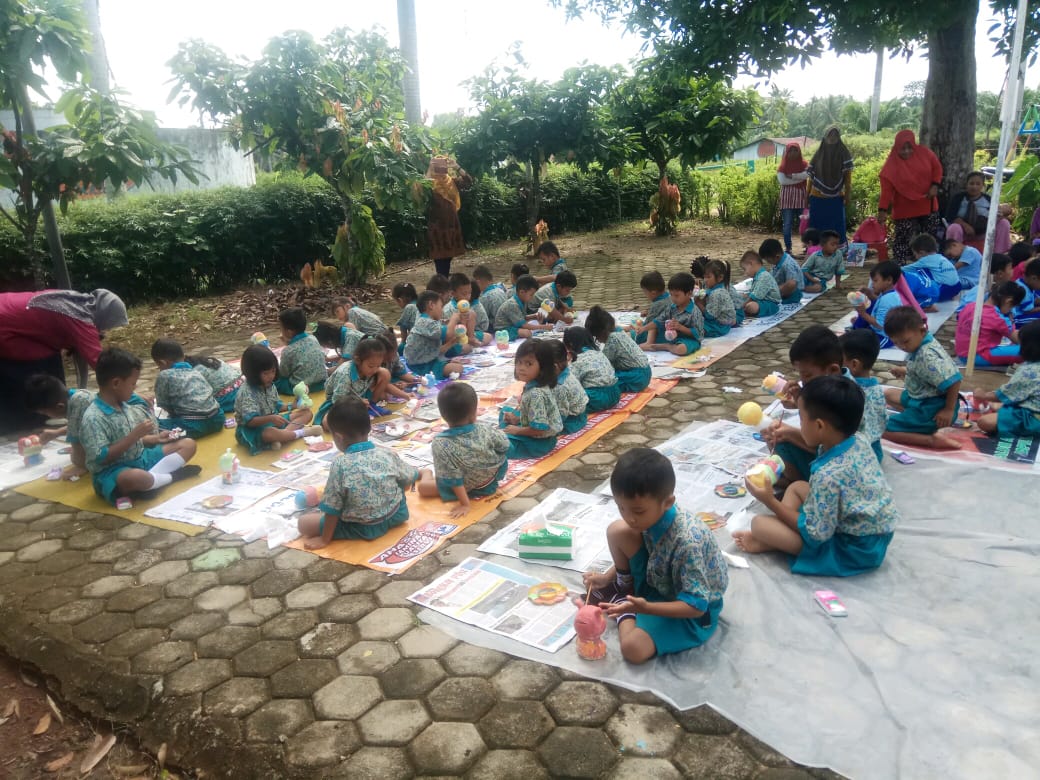 Puluhan Anak Ikuti Lomba Lukis Celengan  PTPN7 REPA