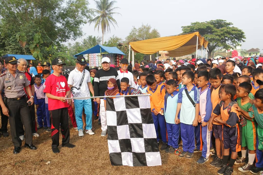 Jalan Sehat Meriahkan HUT Ke-74 RI, Kecamatan Pagelaran.