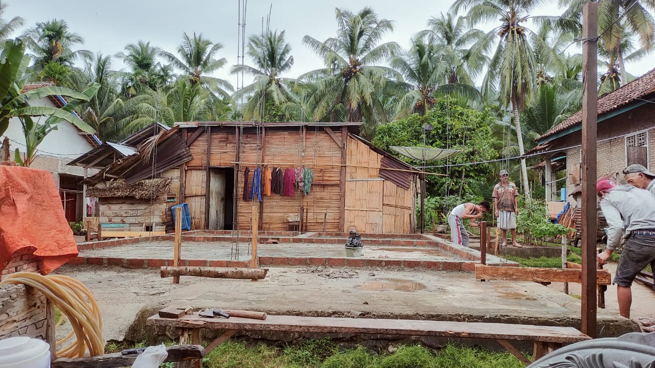 Realisasikan Dana Desa, Pekon Guring Laksanakan Program Bedah Rumah