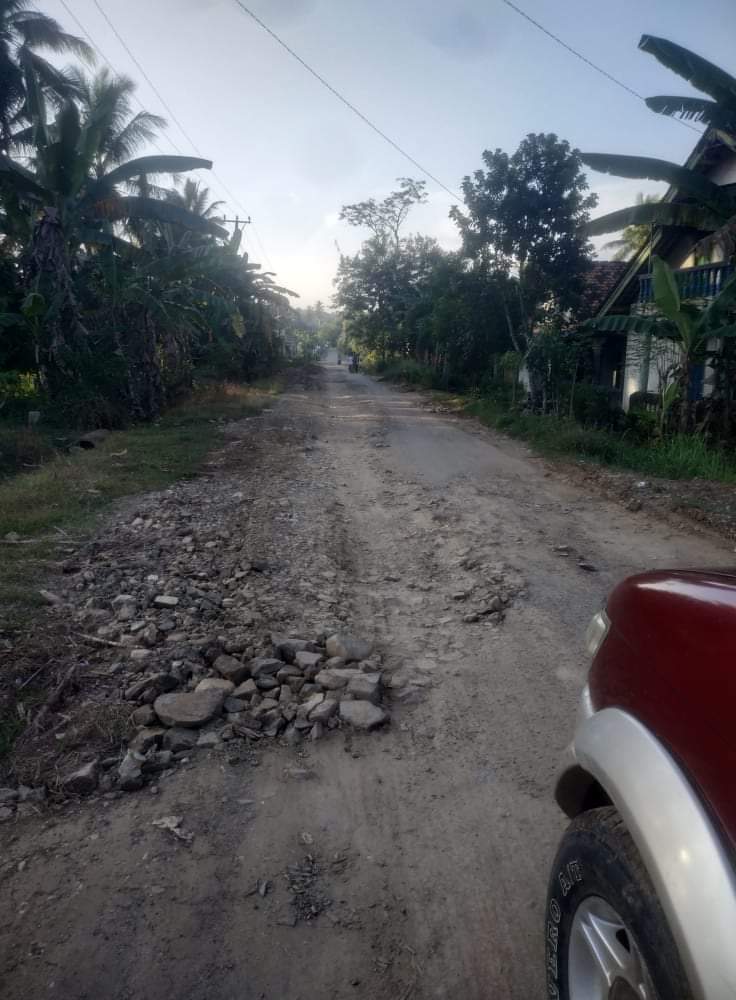 5 Tahun Akses Jalan Utama Sukoharjo Banyumas Rusak Parah
