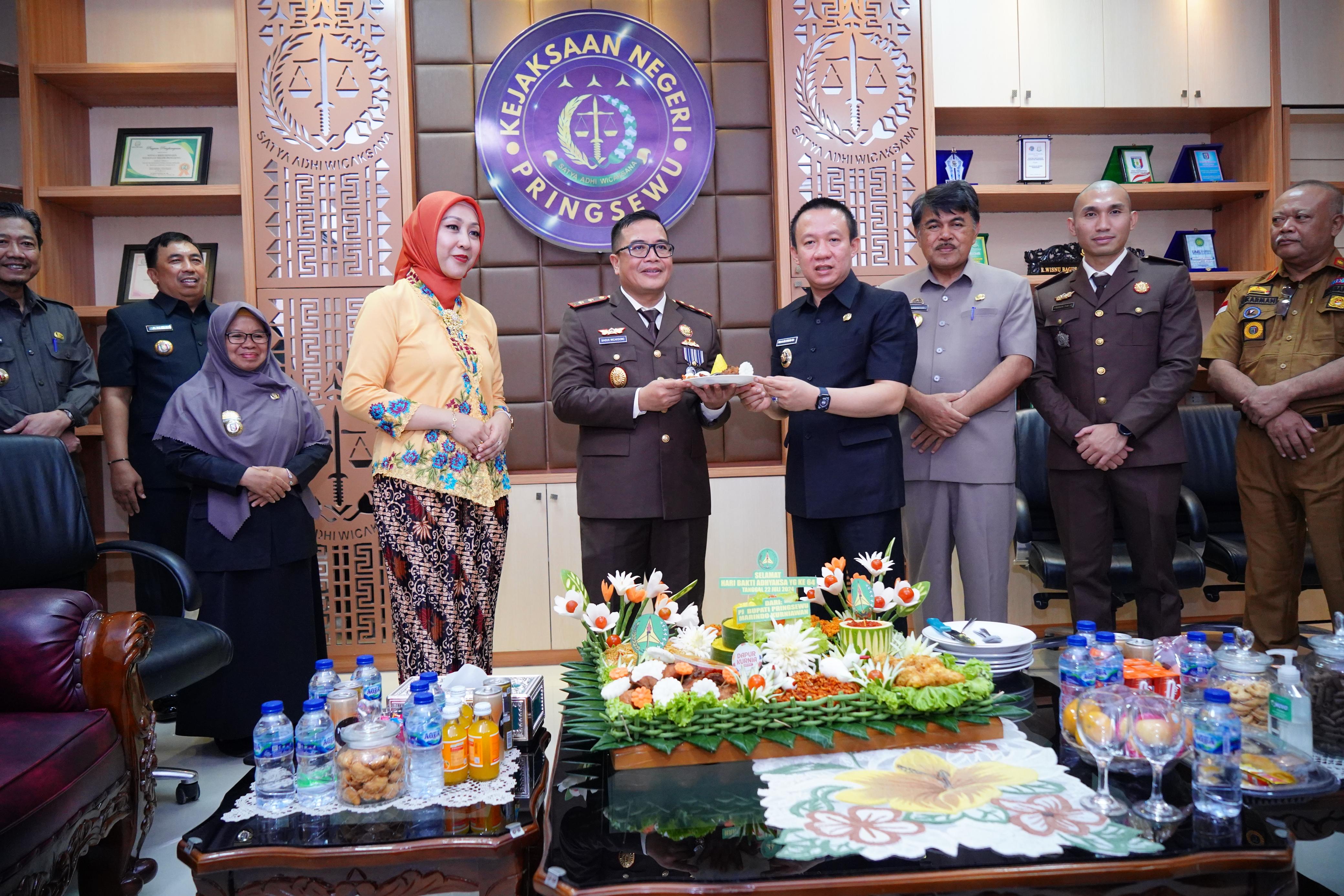 Tasyakuran Hari Bhakti Adhyaksa, Penjabat Bupati Pringsewu Potong Tumpeng