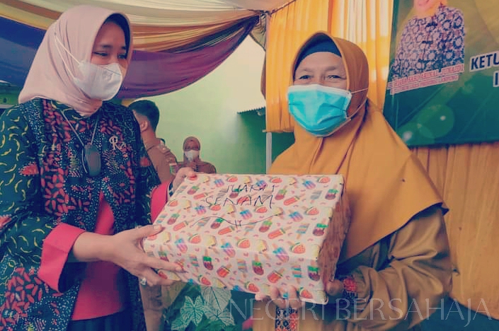 Riana Sari Resmikan Sekolah Lansia Amanah Bunda Pringsewu