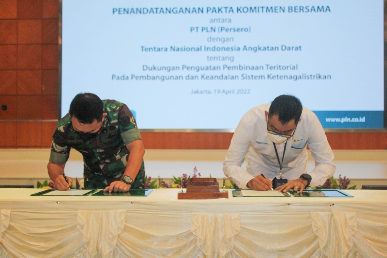 PLN dan TNI AD Teken Pakta Komitmen Dukungan Penguatan Pembinaan Teritorial