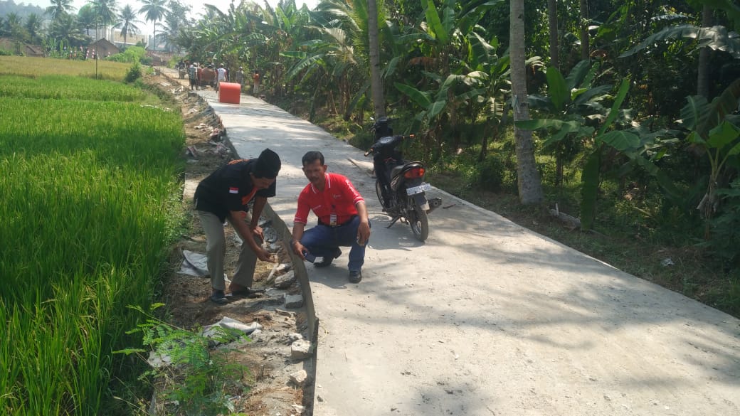 Pekon Fajaragung Barat Bangun Akses Jalan Dengan Rabat Beton