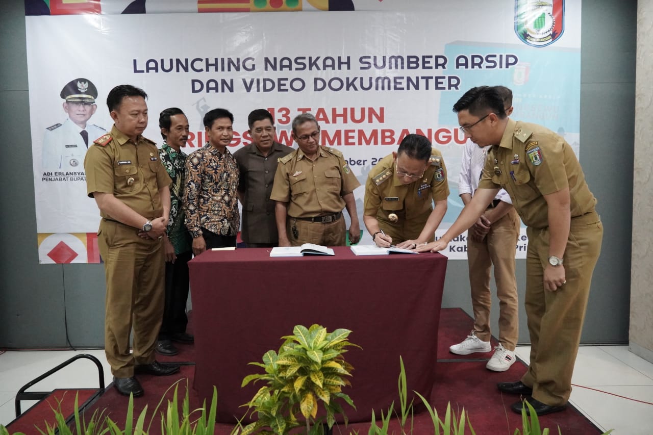 Pj. Bupati Launching Naskah Arsip dan Video Dokumenter 13 Tahun Pringsewu Membangun