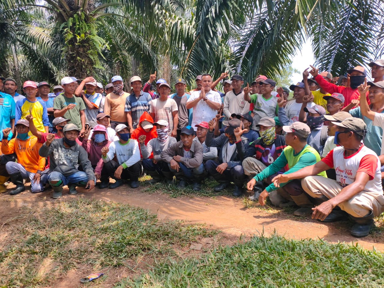 Usai Membuka Musrenbang,  Bupati Lam-Sel Tinjau Karyawan PTPN7 Repa.