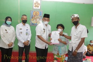 Umat Hindu Lugusari Terima Akte Perkawinan