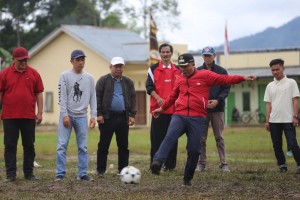 Bupati Lambar Buka Turnamen Sepak Bola Peratin Cup 2022 Tingkat Kabupaten