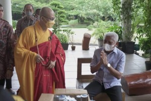 Sampaikan Ucapan Tahun Baru Imlek, Bupati dan Forkopimda Kunjungi Vihara