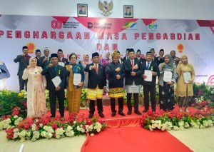 PTPN I Reg.7 Beri Penghargaan Masa Pengabdian Karyawan
