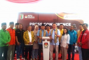 Aries Sandi-Supriyanto Resmi Daftar ke KPU Pesawaran