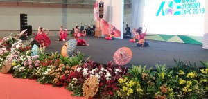 Tanggamus Tampilkan Tari Ngahelok di Ajang Pentas Seni AEO 2019