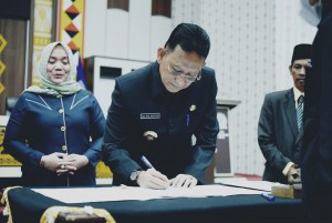 Pj. Bupati dan Pimpinan DPRD Pringsewu Teken Nota Kesepakatan KUA PPAS 2023
