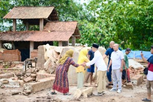 Riyanto Pamungkas Kunjungi Korban Puting Beliung